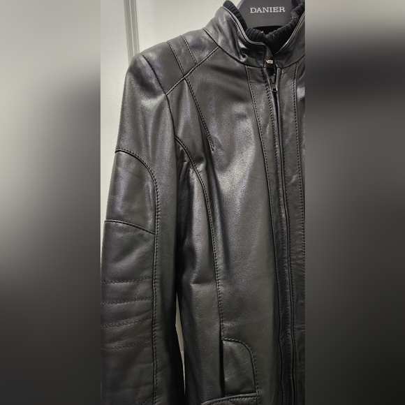 Danier Leather, real leather Winter Jacket full length. BLK color, XS. - Picture 3 of 10